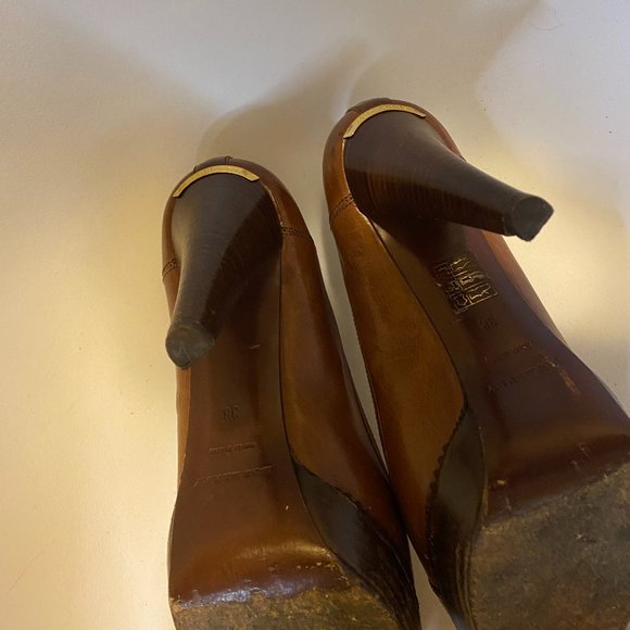 Burberry Classic Pumps - Picture 4 of 5